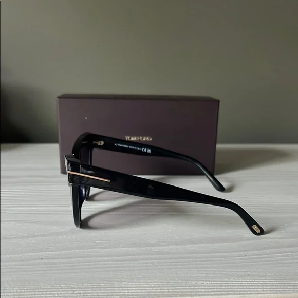 Tom Ford Sunglasses **FREE w/ orders over $700** - Picture 5 of 17